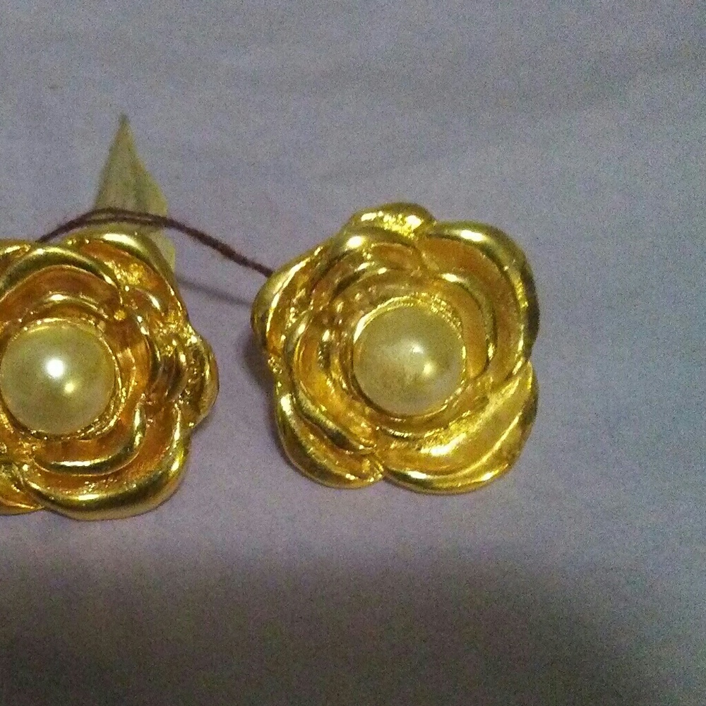 Vintage Gold Tone Post Earrings